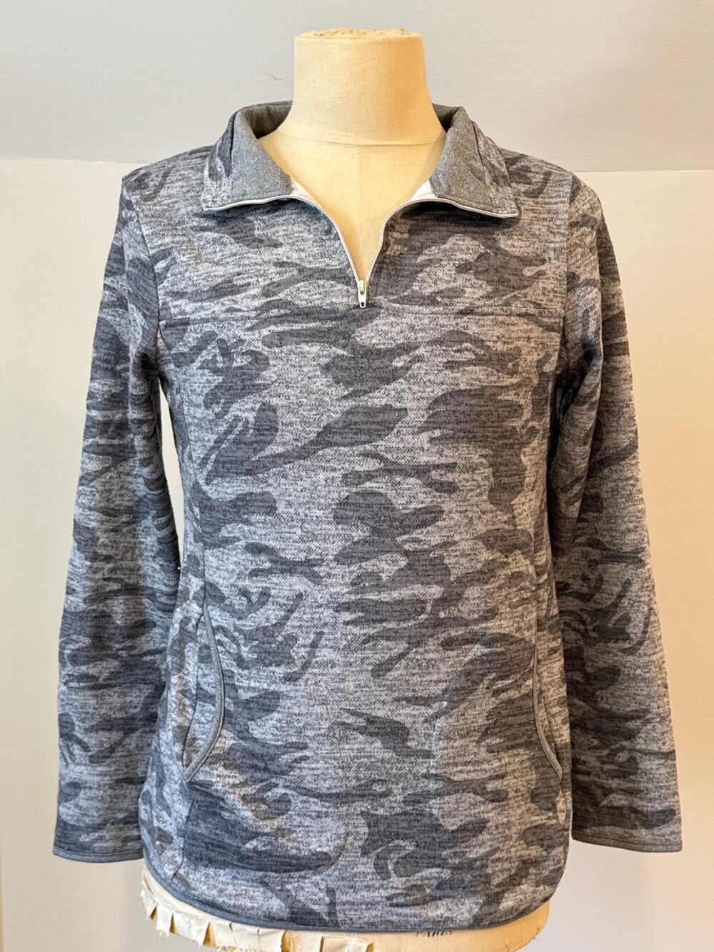 Camo Print V Neck Sweatshirt